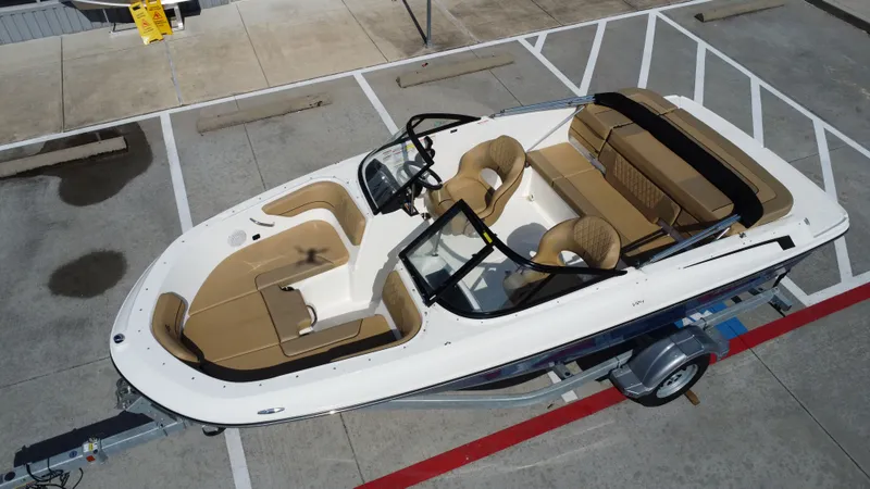 Slide: The Image of Bayliner VR4 2024 - 15