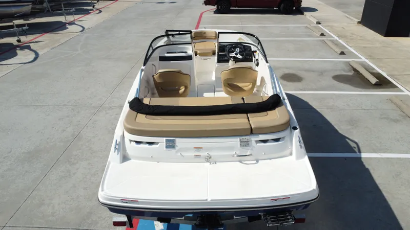 Slide: The Image of Bayliner VR4 2024 - 19