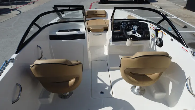 Slide: The Image of Bayliner VR4 2024 - 21