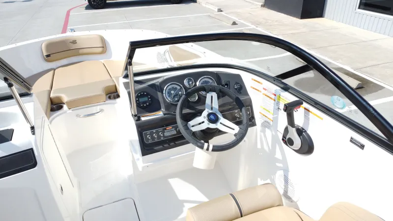 Slide: The Image of Bayliner VR4 2024 - 22