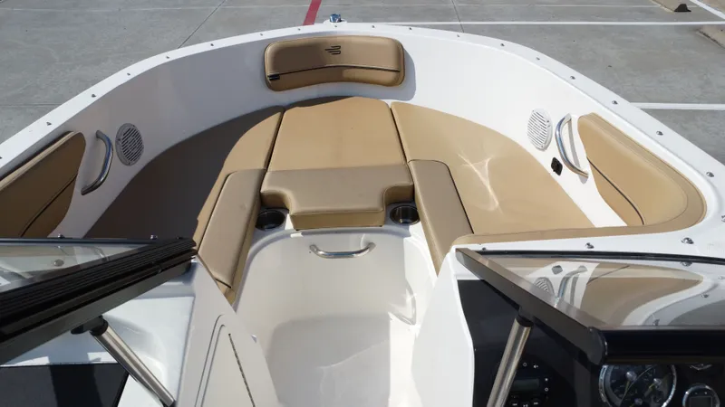 Slide: The Image of Bayliner VR4 2024 - 25