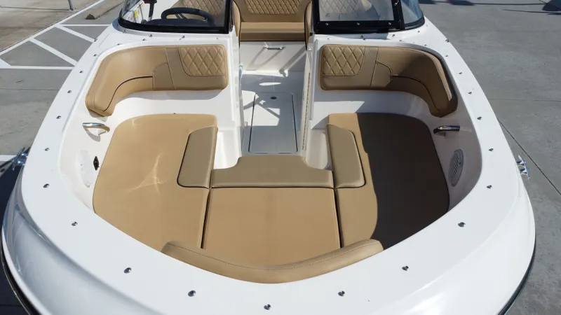 Slide: The Image of Bayliner VR4 2024 - 26