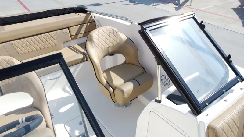 Slide: The Image of Bayliner VR4 2024 - 28