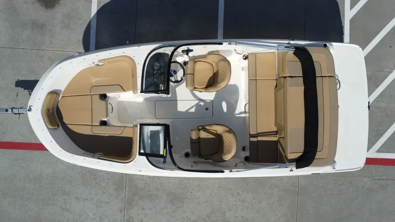 Slide: The Image of Bayliner VR4 2024 - 30