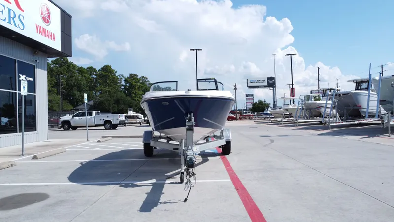 Slide: The Image of Bayliner VR4 2024 - 7