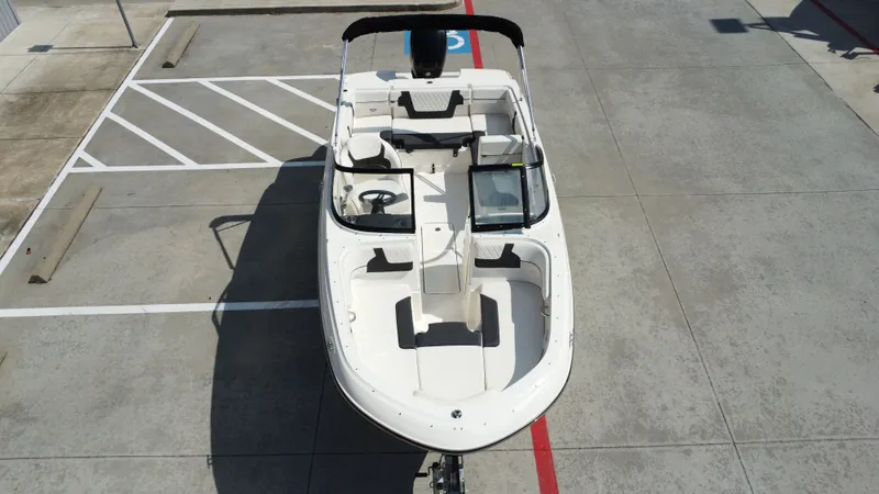 Slide: The Image of Bayliner VR4 Bowrider OB 2025 - 14