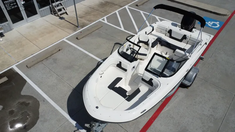 Slide: The Image of Bayliner VR4 Bowrider OB 2025 - 15