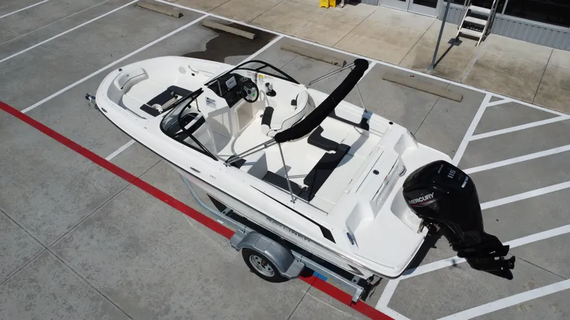Slide: The Image of Bayliner VR4 Bowrider OB 2025 - 17
