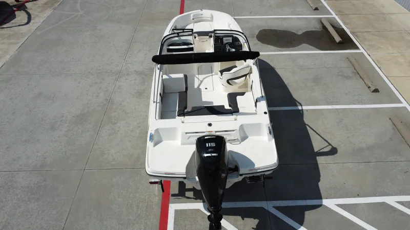 Slide: The Image of Bayliner VR4 Bowrider OB 2025 - 18