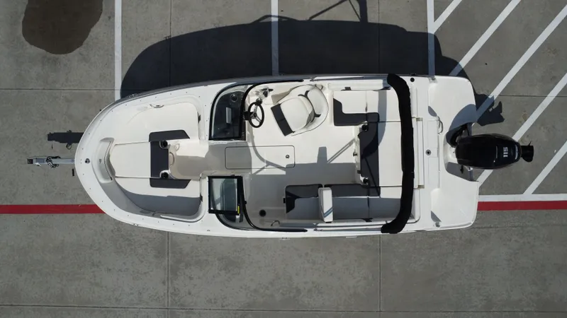 Slide: The Image of Bayliner VR4 Bowrider OB 2025 - 19