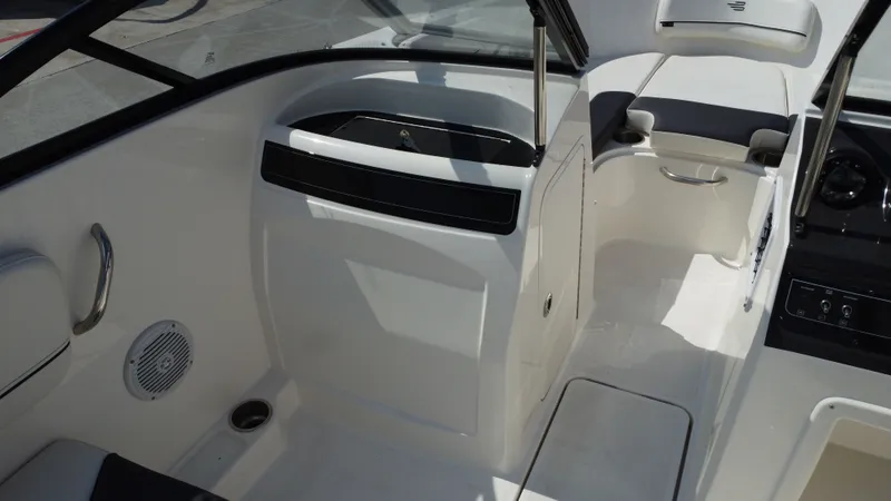 Slide: The Image of Bayliner VR4 Bowrider OB 2025 - 27