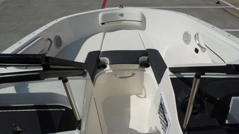 Slide: The Image of Bayliner VR4 Bowrider OB 2025 - 28