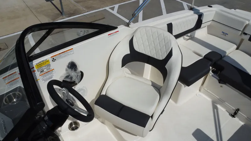 Slide: The Image of Bayliner VR4 Bowrider OB 2025 - 29