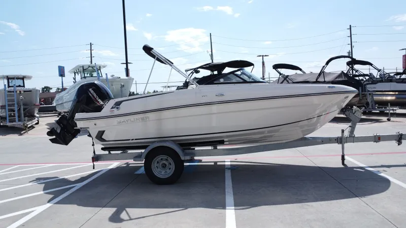 Slide: The Image of Bayliner VR4 Bowrider OB 2025 - 5