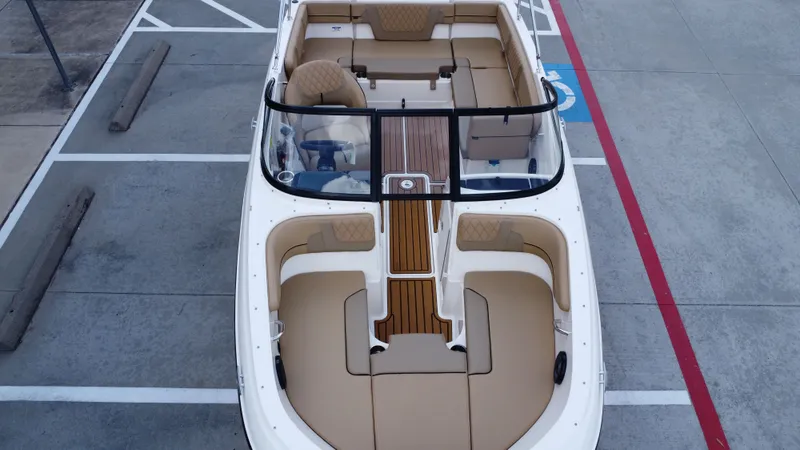 Slide: The Image of Bayliner VR4 Bowrider OB 2025 - 20