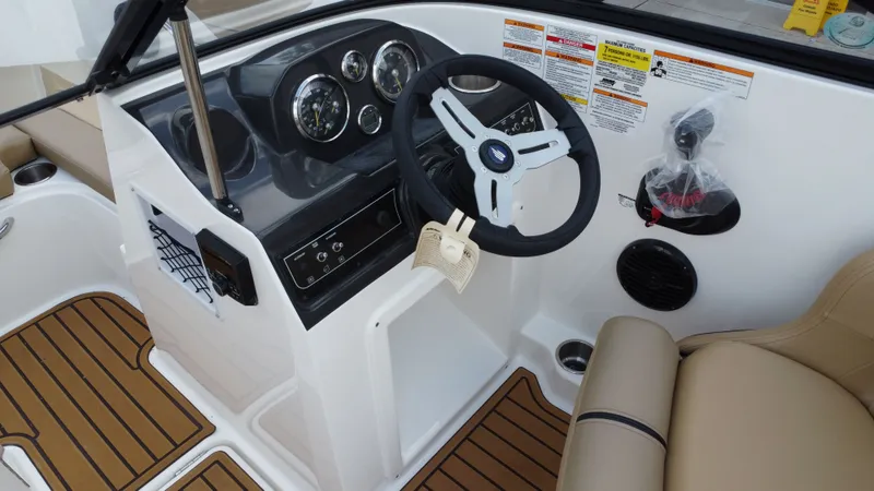 Slide: The Image of Bayliner VR4 Bowrider OB 2025 - 27