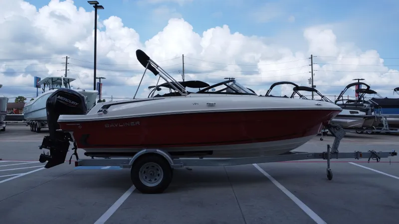 Slide: The Image of Bayliner VR4 Bowrider OB 2025 - 3