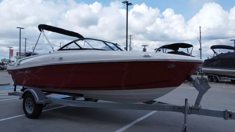 Slide: The Image of Bayliner VR4 Bowrider OB 2025 - 6