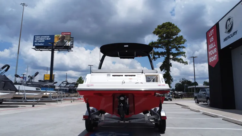 Slide: The Image of Bayliner VR6 2025 - 10