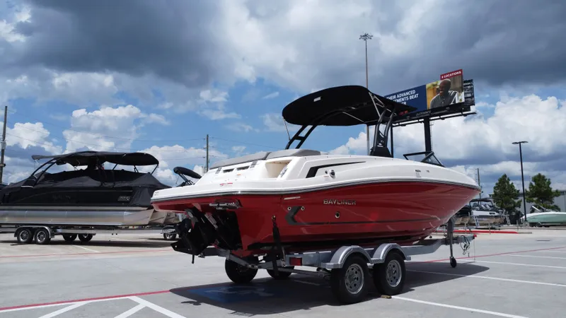 Slide: The Image of Bayliner VR6 2025 - 11