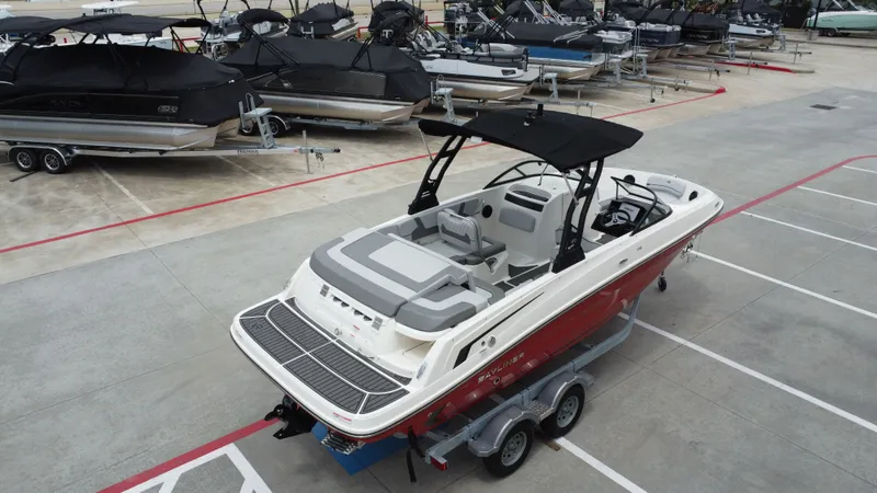 Slide: The Image of Bayliner VR6 2025 - 12