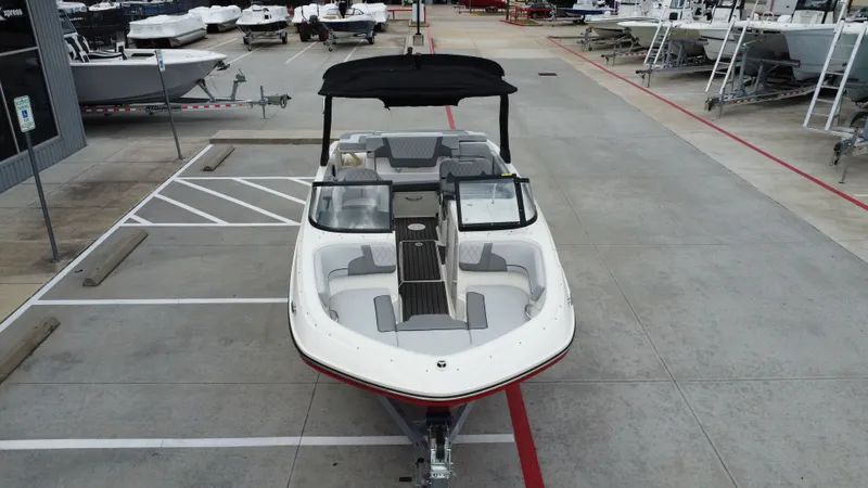 Slide: The Image of Bayliner VR6 2025 - 15