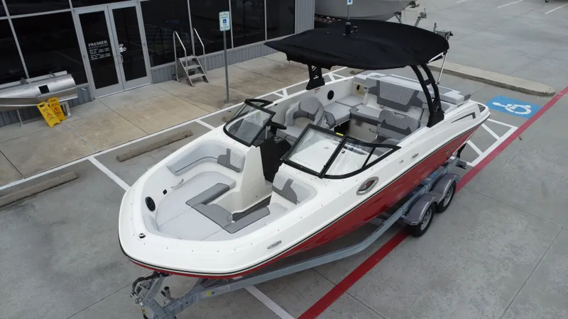 Slide: The Image of Bayliner VR6 2025 - 16