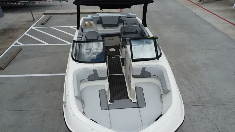 Slide: The Image of Bayliner VR6 2025 - 21