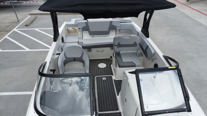 Slide: The Image of Bayliner VR6 2025 - 22