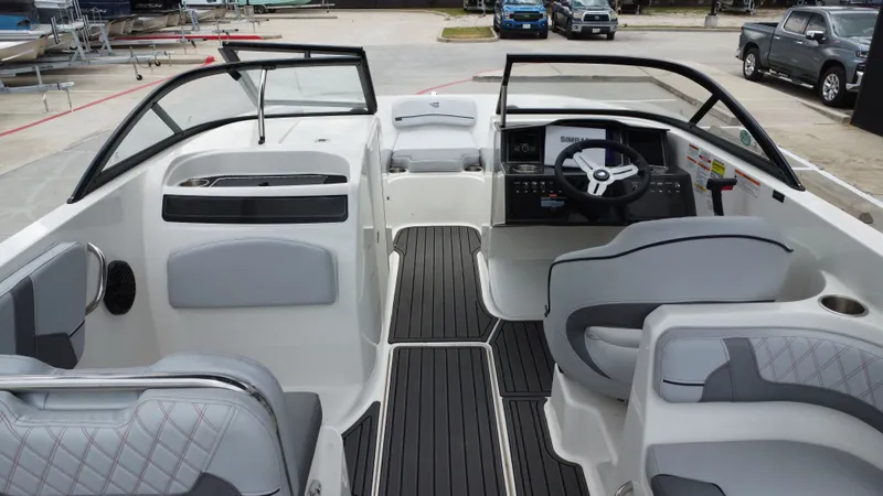 Slide: The Image of Bayliner VR6 2025 - 28