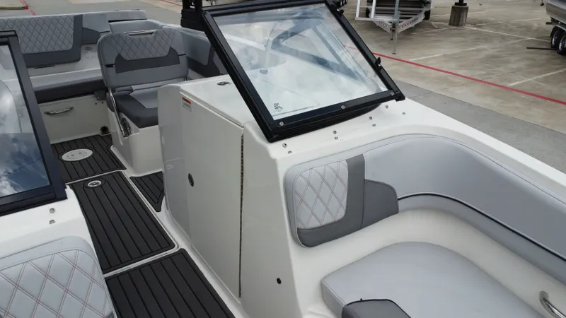 Slide: The Image of Bayliner VR6 2025 - 32