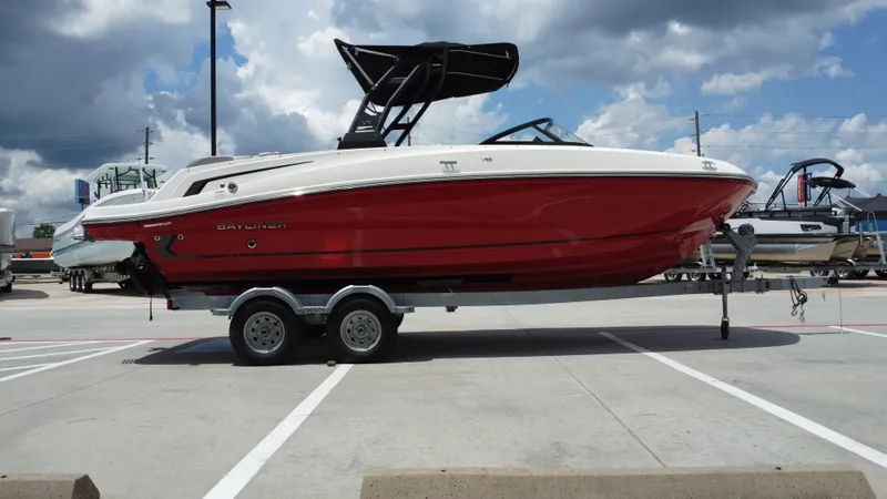 Slide: The Image of Bayliner VR6 2025 - 5