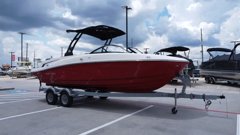 Slide: The Image of Bayliner VR6 2025 - 6