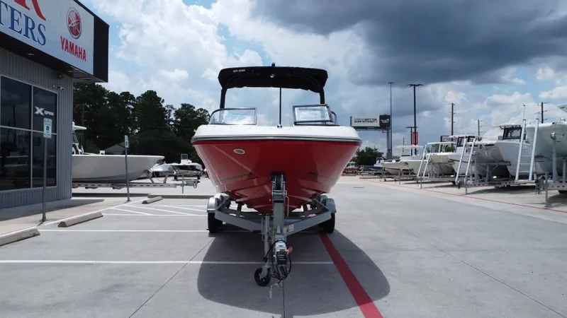 Slide: The Image of Bayliner VR6 2025 - 8