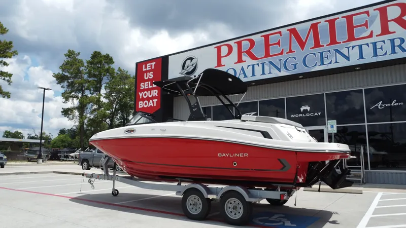 Slide: The Image of Bayliner VR6 2025 - 9