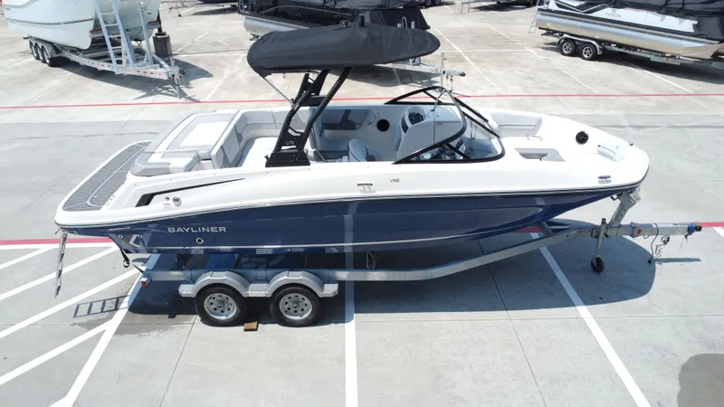Slide: The Image of Bayliner VR6 2025 - 12
