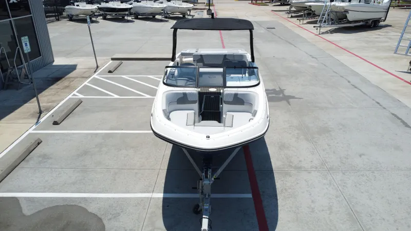 Slide: The Image of Bayliner VR6 2025 - 14