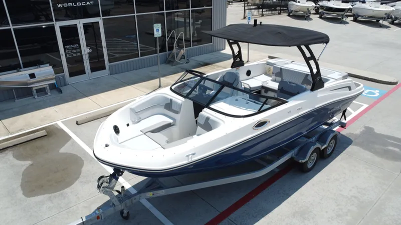 Slide: The Image of Bayliner VR6 2025 - 15