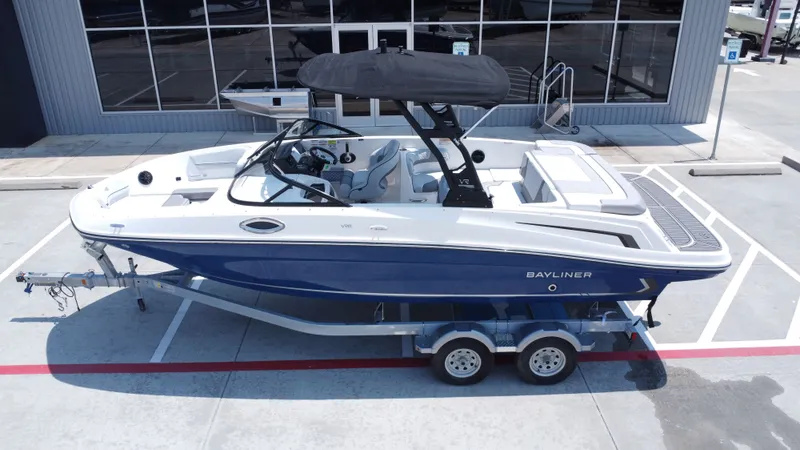 Slide: The Image of Bayliner VR6 2025 - 16