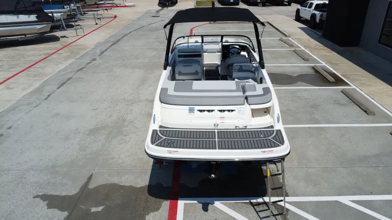 Slide: The Image of Bayliner VR6 2025 - 18