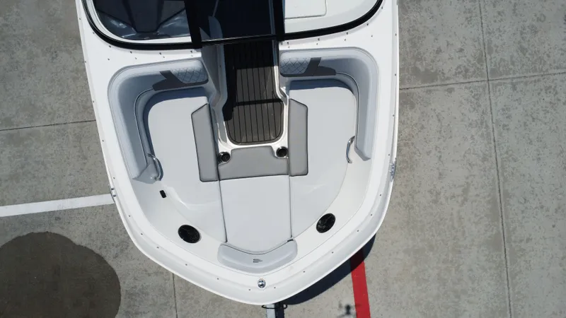 Slide: The Image of Bayliner VR6 2025 - 20