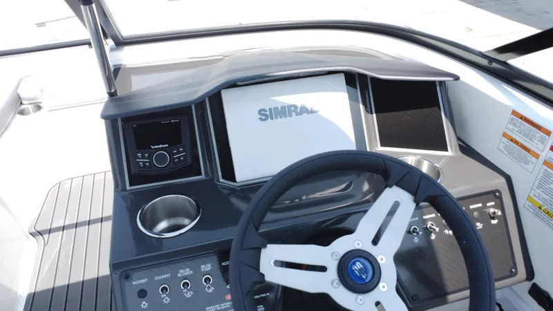 Slide: The Image of Bayliner VR6 2025 - 27