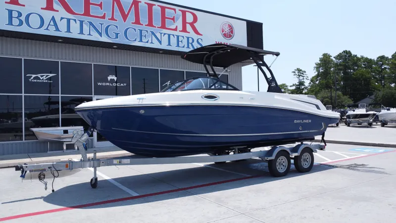 Slide: The Image of Bayliner VR6 2025 - 3