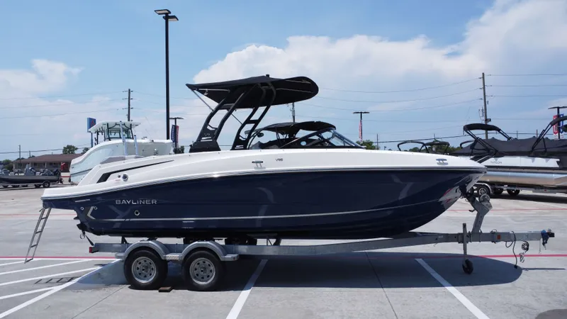 Slide: The Image of Bayliner VR6 2025 - 5