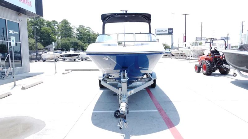 Slide: The Image of Bayliner VR6 2025 - 7