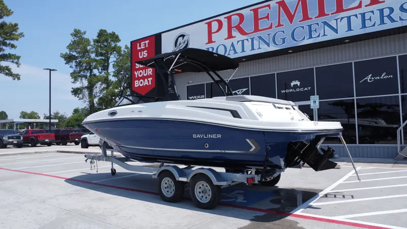 Slide: The Image of Bayliner VR6 2025 - 8