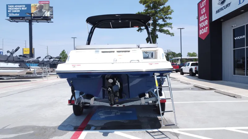 Slide: The Image of Bayliner VR6 2025 - 9