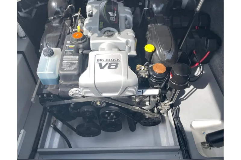 Slide: The Image of 2026 Four Winns H9 boat engine, featuring a powerful Big Block V8. - 17