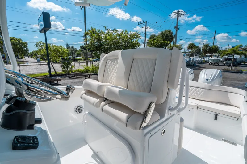 Slide: The Image of Sea Hunt Ultra 265 SE 2026 - 20