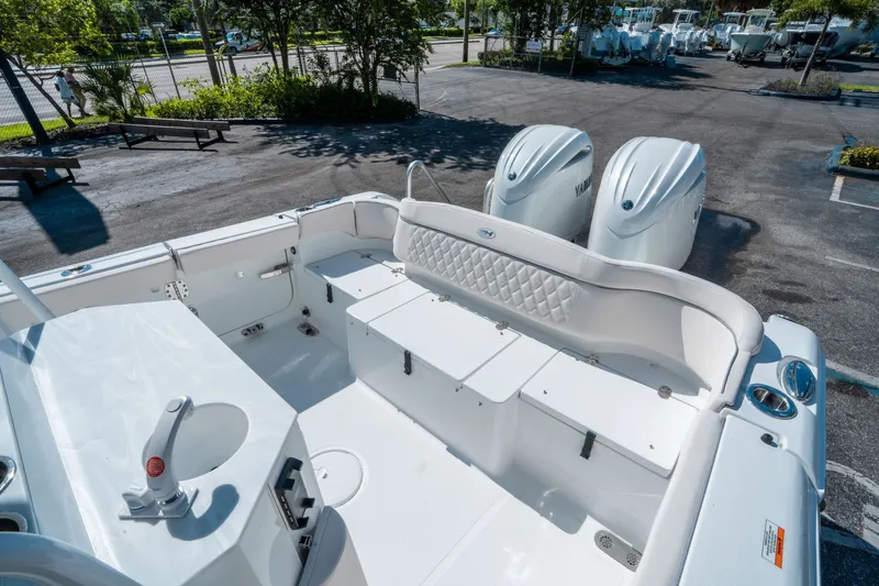 Slide: The Image of Sea Hunt Ultra 265 SE 2026 - 11